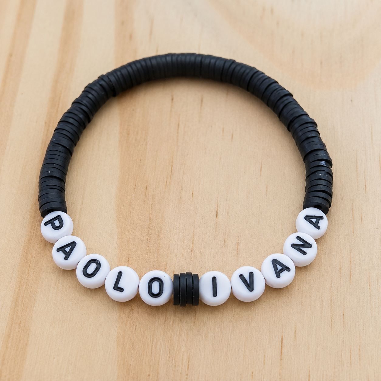 Pulsera personalizada PAOLO IVANA hecha por alumna del curso