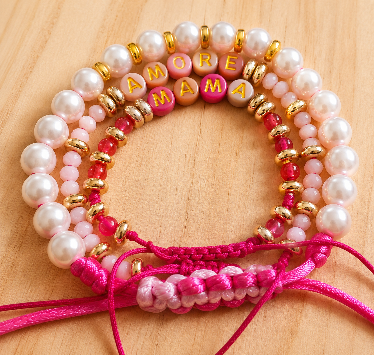 Pulseras AMORE MAMA hechas por alumna del curso